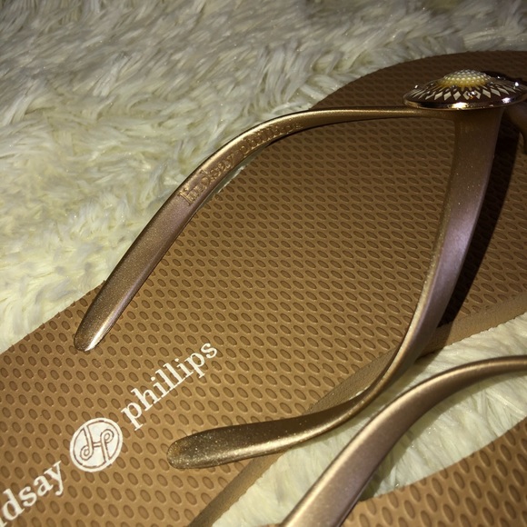 LINDSAY PHILLIPS—TAN SNAP–ON JEWELS FLIP FLOPS!! - Picture 6 of 10